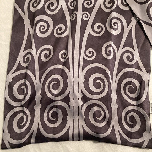 The Metropolitan Museum of Art scrolls silk scarf - Picture 10 of 16